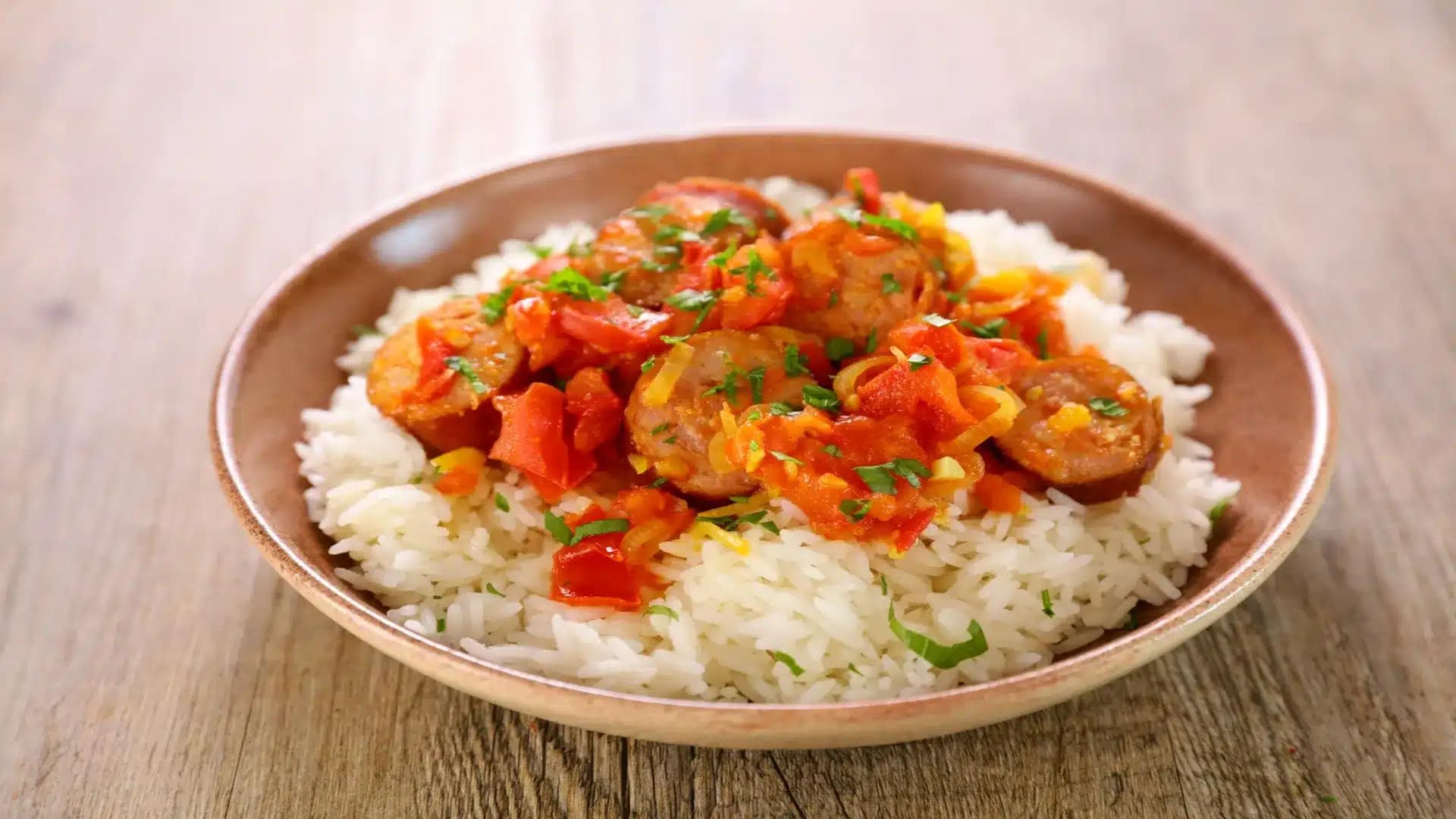 Le rougail saucisse : le plat emblématique de La Réunion